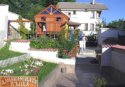 Нощувка със закуска и вечеря в Алексиевата къща, с. Гургулят, Софийска област