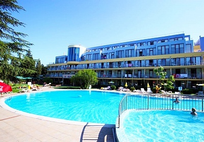 Нощувка със закуска и вечеря или на база All inclusive на човек + басейн + анимация в хотел Корал****, Св. Св. Константин и Елена. Дете до 14 - БЕЗПЛАТНО