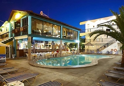 Нощувка със закуска и вечеря в Hanioti Grand Victoria, 300м от плажа