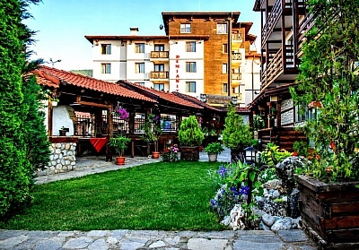 Нощувка, закуска и вечеря със сауна и парна баня в хотел Думанов, Банско