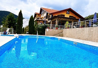 Нощувка със закуска и вечеря и топъл мин. басейн в хотел Ардо, Велинград