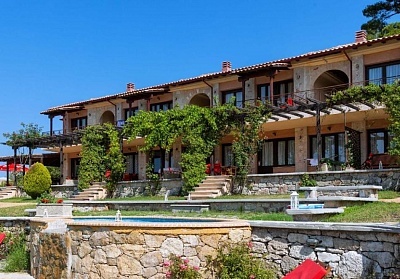 3+ нощувки на човек в джуниър суит + басейн в Akritas Ef Zin Villas & Suites, Палиури, Гърция. Дете се настанява БЕЗПЛАТНО!