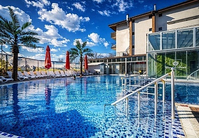 7 нощувки за двама със закуски и вечери + процедури в Хотел Царска баня