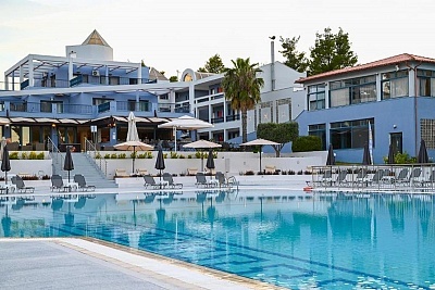Нощувки в Пефкохори, Гърция в Atrium Hotel с включена храна и басейн