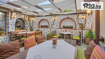 Нова година в Банско: 3 нощувки, закуски и вечери на празнична програма в Къща за гости Везюва къща