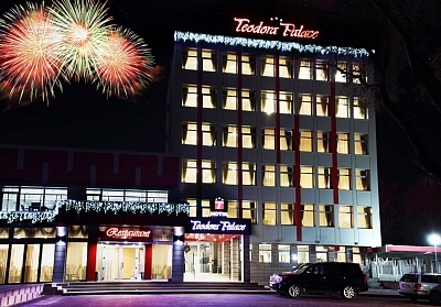 Нова Година в хотел Теодора Палас, Русе с празнична програма и DJ