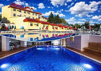 Отдих в Казанлък: Басейн с минерална вода и релакс център в Комплекс Зорница