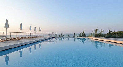 Пълен релакс в хотел Aeolis Thassos Palace - Тасос за една нощувка със закуска и ползване на чадър и шезлонг на плажа и СПА център / 12.05.2017 - 02.06.2017 