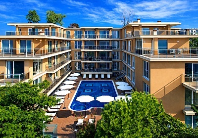 На първа линия в Ахтопол: Луксозни апартаменти с открит басейн в Апартаменти Санта Мария