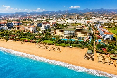 На първа линия в Алания, Турция: Почивка в луксозния MC Arancia Resort Hotel