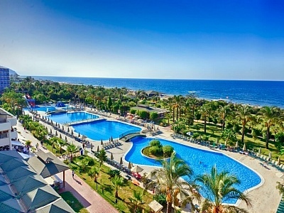  На ПЪРВА ЛИНИЯ в MC ARANCIA RESORT HOTEL 5*, Алания, Турция. Чартърен полет от София + 7 нощувки на човек на база Ultra All Inclusive + басейни и водни пързалки! 