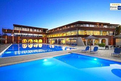 На първа линия в Blue Dolphin Hotel, Метаморфоси, Гърция! Нощувка за ДВАМА със закуска и вечеря + басейн. Дете до 11.99г. БЕЗПЛАТНО!