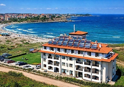 Първа линия в Царево: Нощувка с All Inclusive Light в хотел Томас Резиденс