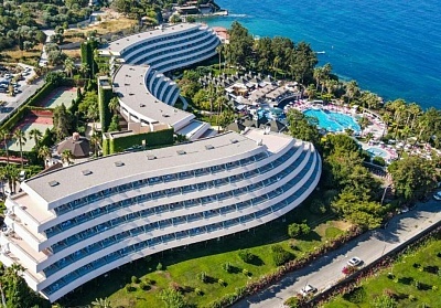 На ПЪРВА ЛИНИЯ в GRAND BLUE SKY HOTEL 4*! Кушадасъ, Турция! Чартърен полет от София + 7 нощувки на човек на база Ultra All Inclusive