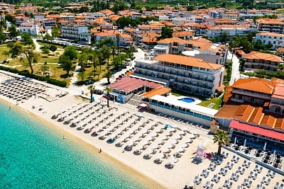 Първа линия в Ханиоти, Гърция: нощувка със закуска и вечеря в Hanioti GrandOtel 4*, басейн