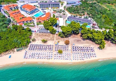  На първа линия в Hotel Lagomandra Beach****, Никити, Гърция! 5+ нощувки със закуски и вечери на човек + басейн. Дете до 12.99г. БЕЗПЛАТНО! 