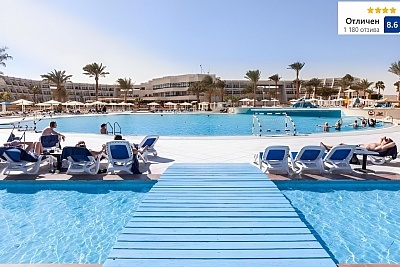 На първа линия в Хургада: 7 нощувки All Inclusive в Pharaoh Azur Resort 5*