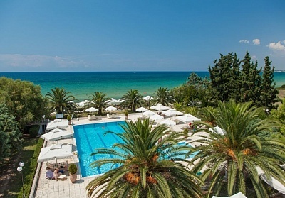 На първа линия в Касандра, Гърция! 2+ нощувки на човек на база All Inclusive + басейн + чадър и шезлонг на плажа в хотел Kassandra Mare Hotel & Spa Club****