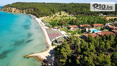 На първа линия в Касандра, Халкидики! 5 нощувки, закуски и вечери в Simantro Beach Resort Hotel 5* +  открит и закрит басейн, чадъри и шезлонги на плажа, от Ambotis Holidays