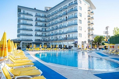 На първа линия в Кушадасъ, Турция: Луксозна почивка в ARORA HOTEL 4*