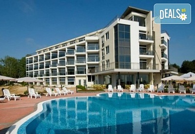 10.09-20.09.2023 г. Първа линия на море в Хотел Южна Перла, Каваците Созопол! 1 нощувка без изхранване, използване на басейн, чадъри и шезлонги около басейна