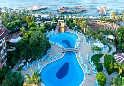  На ПЪРВА ЛИНИЯ в PALMERAS BEACH HOTEL 5*, Алания, Турция. Чартърен полет от София + 7 нощувки на човек на база Ultra All inclusive 