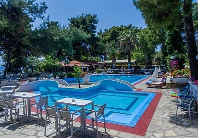  На първа линия в Porfi Beach Hotel***, Никити, Гърция! 2+ нощувки със закуски на човек + басейн 