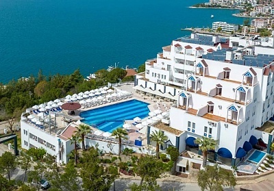 На ПЪРВА ЛИНИЯ в ROSEIRA BEACH RESORT 4*, Бодрум, Турция. Чартърен полет от София + 7 нощувки на човек на база All Inclusive!