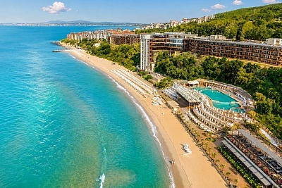 Първа линия в Свети Влас: All Inclusive в хотел Парадайз Бийч с басейн