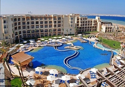 На ПЪРВА ЛИНИЯ в TROPITEL SAHL HASHEESH 5*, Хургада, Египет! Чартърен полет от София + 7 нощувки на човек на база All Inclusive!