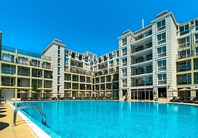 Отдих на първа линия с басейни и изхранване в хотел Феста Поморие Ризорт