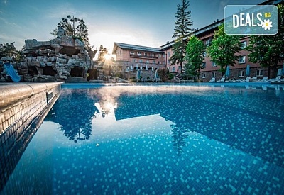 Петзвезден Великден във Велинград: Хотел Двореца със SPA, Великденски обяд и музикална програма