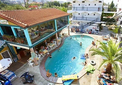 На 300м. от плажа в Ханиоти! 4+ нощувки на човек със закуски и вечери в Hotel Hanioti Grand Victoria 3*, Гърция. Дете до 12г. БЕЗПЛАТНО!