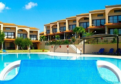 На 100м. от плажа в хотел Village Mare 4*, Метаморфоси , Гърция! 3+ нощувки на човек на база All Inclusive + басейн. Дете до 12.99г. БЕЗПЛАТНО!