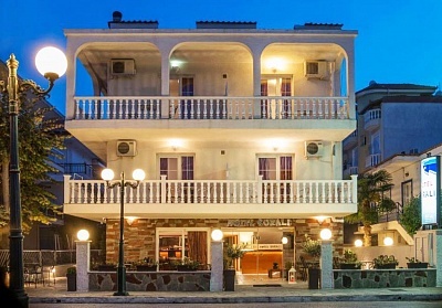 На 20м. от плажа в Паралия Катерини! Нощувка на човек със закуска в Korali hotel**, Гърция