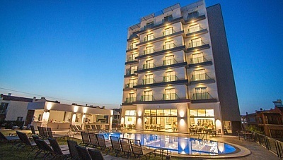 Почивка в Айвалък в хотел с All Inclusive, плаж и басейни