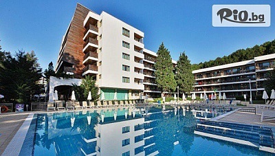 Почивка в Албена: Хотел Фламинго 4* на 150 м от плажа с закуска и минерални басейни