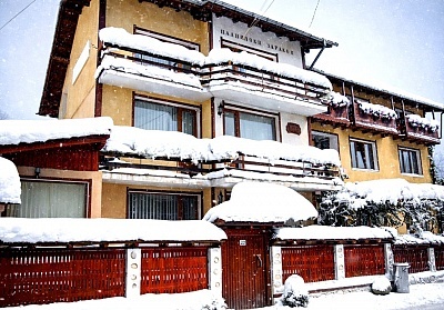 Почивка в Банско: Нощувка със закуска или закуска и вечеря в Планински Здравец