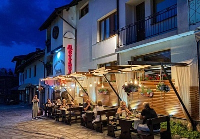 Почивка в Банско: семейна къща и механа Ореха с възможност за закуска и вечеря