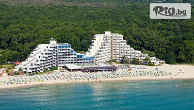 Почивка на брега на морето в Албена! Нощувка на база All Inclusive + басейни, чадър и шезлонг на плажа, от Хотел Мура