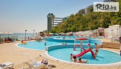Почивка на брега на морето в Свети Влас до 7 Септември! Ultra All Inclusive нощувка + басейн, шезлонг и чадър, от Парадайз Бийч Резиденс 5*