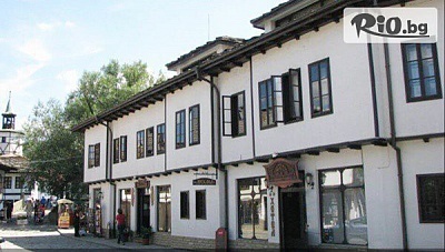 Почивка в центъра на Трявна до декември с възможности за храна от хотел Зограф