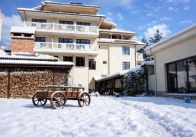Почивка в Девин: вътрешен басейн, релакс зона и възможност за изхранване