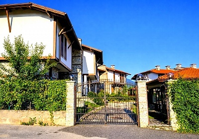 Почивка в Добринище за 6 човека в къща за гости Цветелина