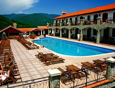 Почивка за ДВАМА в Спа хотел "Чилингира" - райско кътче в Родопите! Нощувка със закуска и вечеря + ПОЛЗВАНЕ НА ВЪНШЕН И ВЪТРЕШЕН БАСЕЙН НА ЦЕНИ ОТ 59ЛВ.!