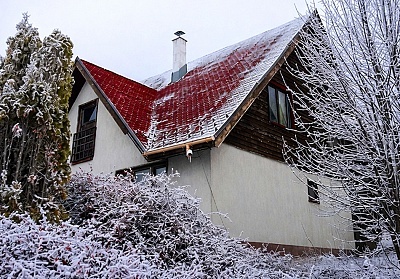 Почивка в Еко къщи Узана, край Габрово с 8 ски писти в Стара планина