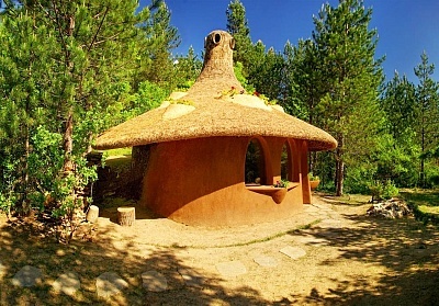 Почивка в Еко Селище Омая, Гайтаниново: Нощувка със закуска в уютната дървена къщичка