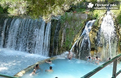 Почивка в гръцкото царство на минералната вода Лутраки! Нощувка (минимум 5) със закуска за двама за 47 лв.