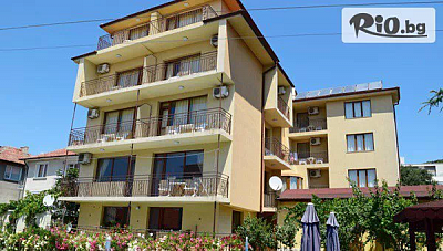 Почивка в хотел Крис в Свети Влас със закуска и външен басейн