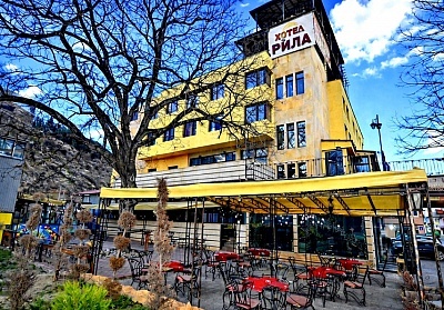 Почивка в Хотел Рила: Велинград със закуска, вечеря и минерален басейн